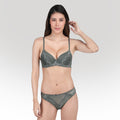 Women's Self-Design Lace Underwired Heavily Padded Lingerie Set